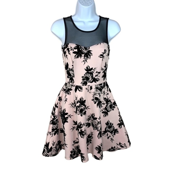 XS Trixxi Pastel Pink Black Floral Fit And Flare Dress Stretch Juniors - Picture 1 of 12